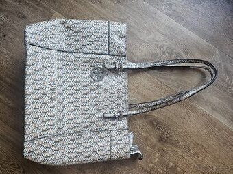 Kabelka Guess různé druhy