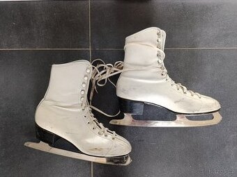 Dívčí brusle 38-39