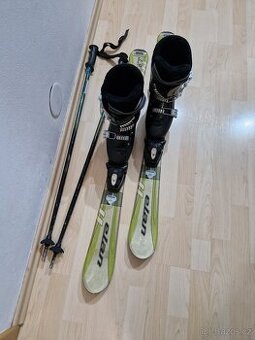 Dětské lyže  100cm, lyžáky 22/22,5 cm, hůlky 90 cm