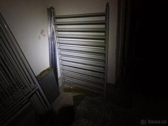 Ohrádka (mříže) na různé použití