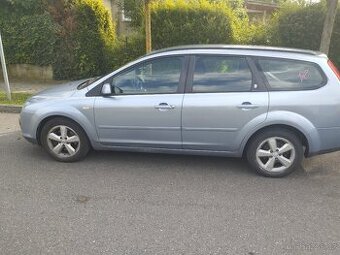 Ford Focus 2-0 TDCI Ghia combi - 1