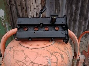 Víko ventilů ford 1,4 16v 59 kW
