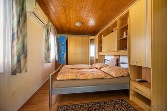 manželská dvoupostel s matracemi i rošty