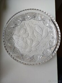 Skleněná broušená mísa