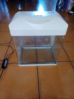 Prodám akvárko s světlením