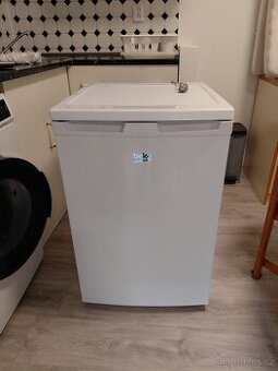 Prodám malou lednici BEKO bez mrazáku