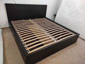 Manželská postel 180x200 cm Ikea Malm vč. roštu