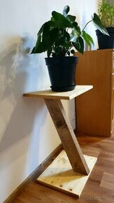 Dřevěný stolek - 1