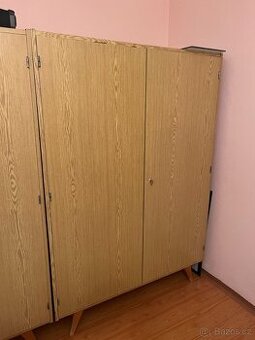 Skříň