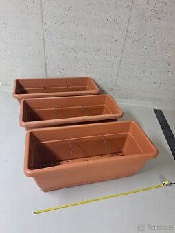 3 ks starší plastové truhlíky 100x44x40 cm - levně