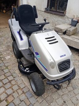 Zahradní traktůrek