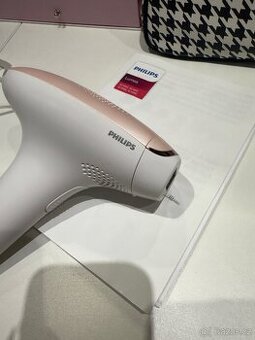 Epilátor Philips Lumea IPL 7000
