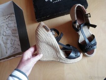 černé kožené sandály zn. Pepe Jeans - vel. 38