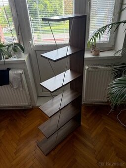 Regál/ knihovna asi 160cm vysoká