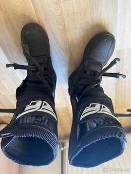 Boty na čtyřkolku nebo na enduro