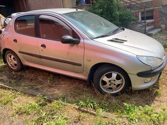 Peugeotu 206 na náhradní díly - 1