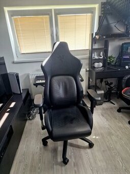 Herní židle/křeslo Razer Iskur - černá