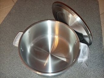 Nový nerezový hrnec s poklicí 18,3l