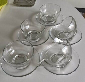 Skleněná souprava na čaj