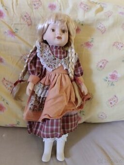 Porcelánová panenka