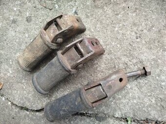 tři stupačky asi jawa pérák nebo 500 OHC