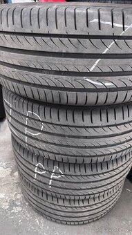 Pneu Pirelli powergy 235/45 R18 Tesla