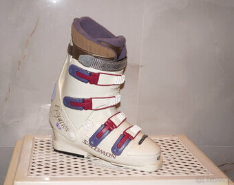 Málo jeté dámské lyžáky 40 Salomon vel. 25,5 (40UK; 6,5EU)