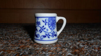 Český porcelán - prolamovaná mísa, miniatura korbelu