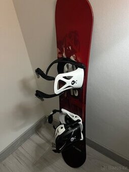 Nabízím snowboard Scoot 115cm a vázání FTWO bile