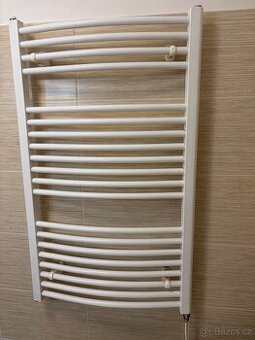 Radiátor na zeď do koupelny, do el. sítě
