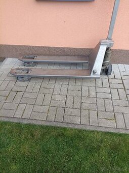 Ruční paletový vozík