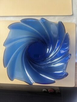 Skleněná modrá mísa