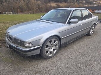BMW 750i