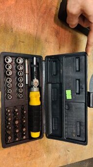 Prodám sadu bitů se šroubovákem v kufříku (gola sada)