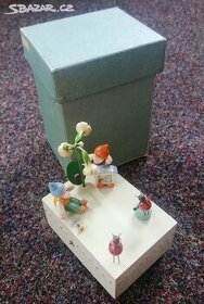 Starožitná dětská hrací skříňka