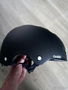 Dětská helma na in-line brusle / koloběžku / skate