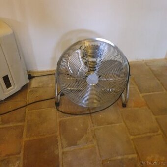 Podlahový ventilátor