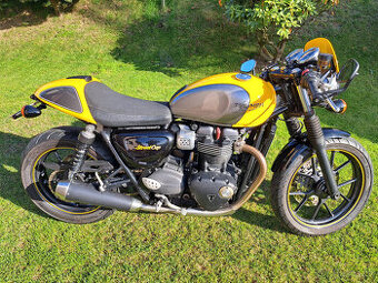Triumph street cup 900