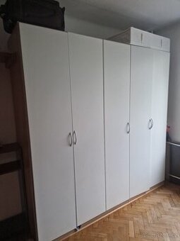 Velká šatní skříň