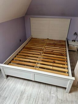 Nábytek do ložnice - postel a skříně IKEA