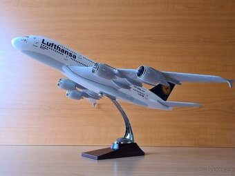 Airbus A380 LUFTHANSA velký model - 1