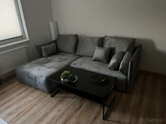 Krásná rozkládací sedačka s úložným prostorem