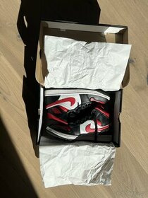 Jordan 1 mid vel 41