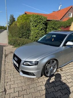 Audi a4 b8 2.0 TDi 105 kw s line - 1