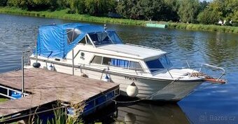 Motorová kajutová loď 7,5m