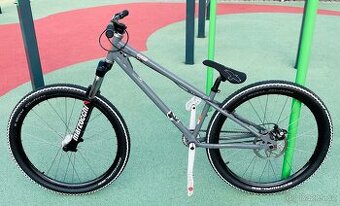 Dirt street jump bike