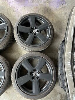 Alu kola r18 5x112 225/40/18 letni