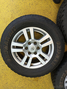 krásná alu kola s pneu LAND ROVER