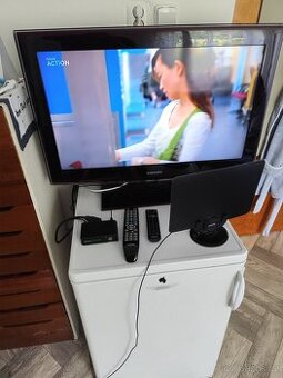 Televize Samsung s anténou a set-topboxem