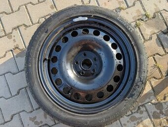 Nové náhradní kolo R18 a nejetá pneu Pirelli